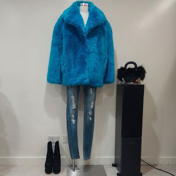 💥INSANELY BEAUTIFUL💥DVF Luxurious Collared Faux Fur Jacket in Cerulean Blue - Picture 10 of 16